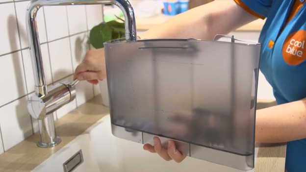 Vul het waterreservoir