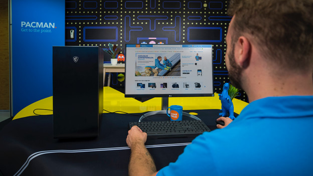 Expert works on the PC with the newly installed processor