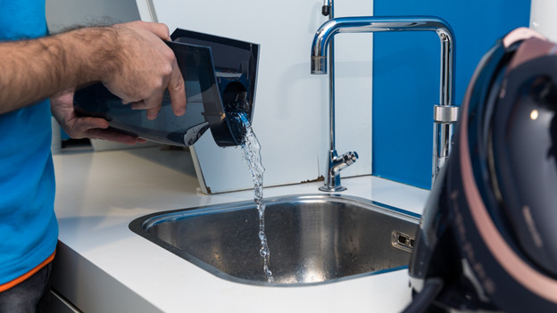 Empty the condenser reservoir