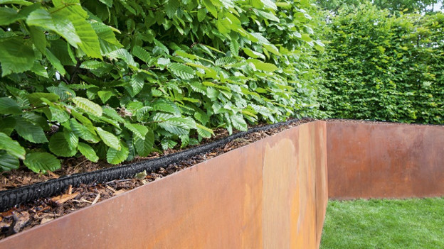 Tuyau microporeux : pour l'arrosage automatique de massifs de fleurs et de haies