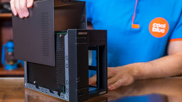 Man removes casing of the NAS