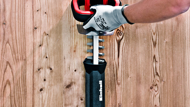 Store the hedge trimmer