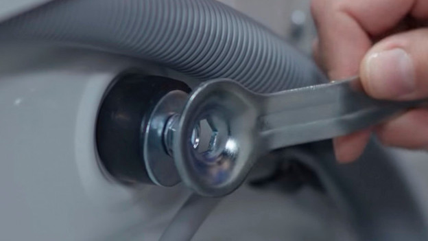 Secure the drum with transit bolts