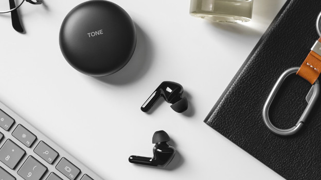 Écouteurs sur une table