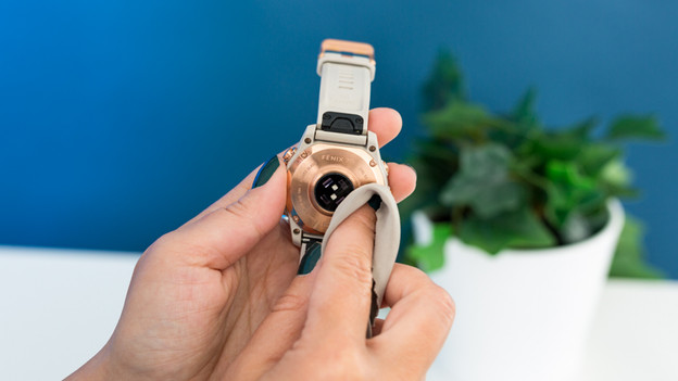 Nettoyer le port de charge Garmin