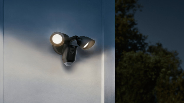 Floodlight camera