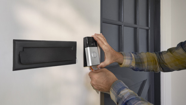 Mettre la batterie Ring dans la sonnette