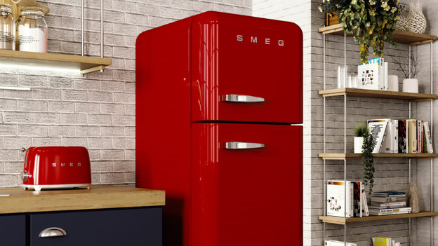 Rode SMEG FAB30 in keuken