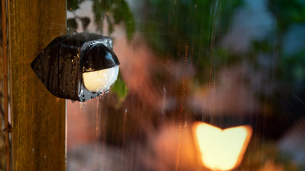 Capteur extérieur Hue sous la pluie