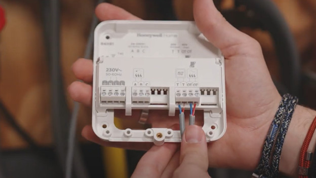 Step 3: connect the boiler module to the thermostat and the boiler