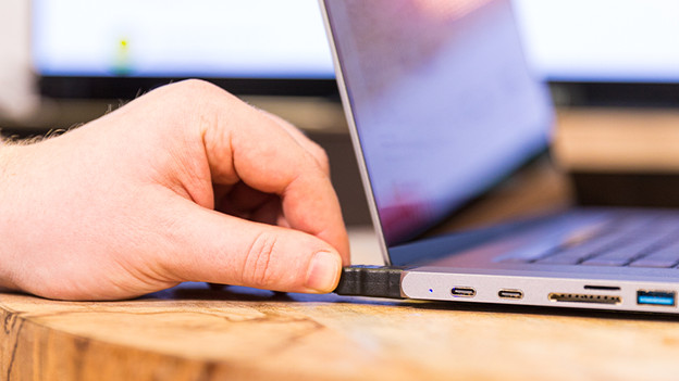 Connect MacBook with HDMI