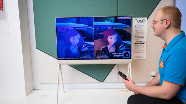 Colors and brightness of the LG Posé OLED lifestyle TV