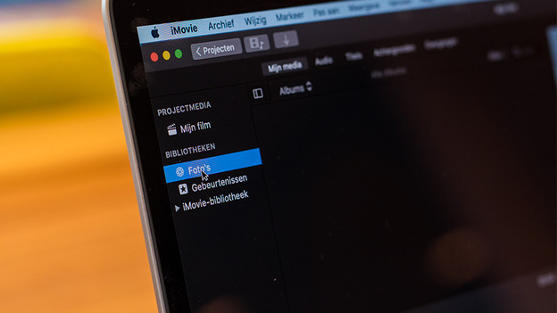 Apple MacBook add photo iMovie