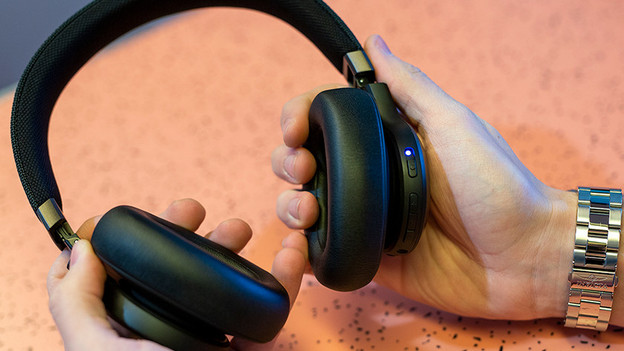 Compare headphones and earbuds