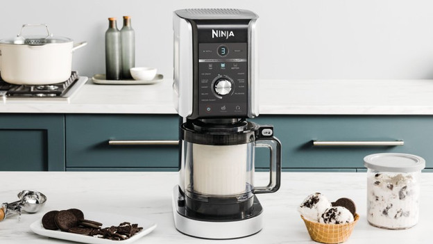 Self-refrigerating ice cream makers