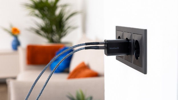 Laptop oplader in stopcontact