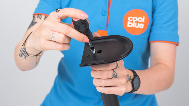 Vissez le pied d'écran PC sur la barre