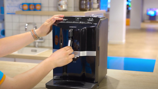 Sluit het stoompijpje aan