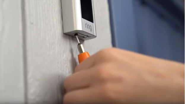 Fixer une sonnette Ring au mur