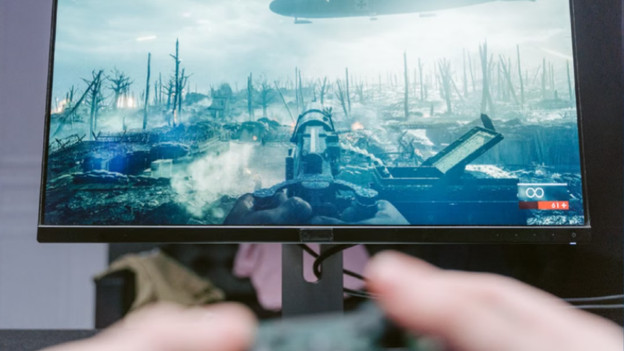 Gamen met PlayStation op monitor