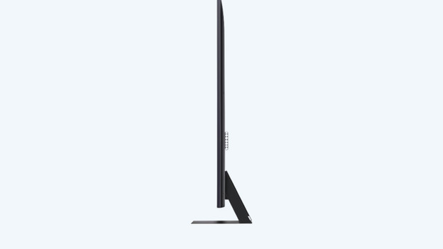 LG QNED816: compact stand, also in available in 50 inches