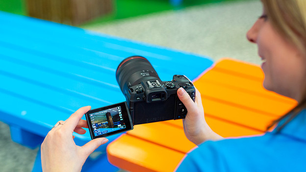 I want to record videos with my mirrorless camera