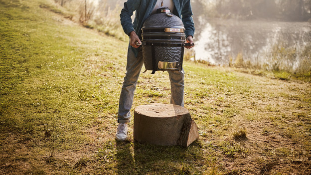 Houtskoolbarbecue voor op de eettafel of boot