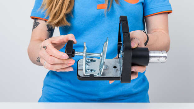 3. Determine the position of the clamp.