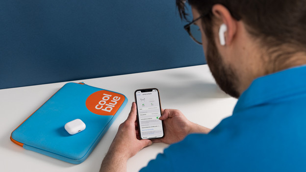 iPhone working together Apple AirPods 3