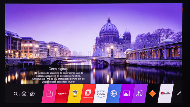 Smart platform: an app overview on your projector