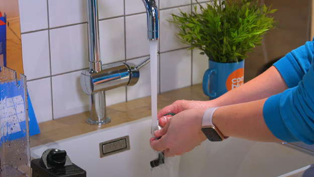 Reinig de losse onderdelen