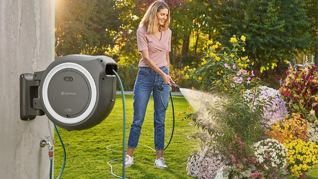 Tuyau d'arrosage standard : différents systèmes de rangement