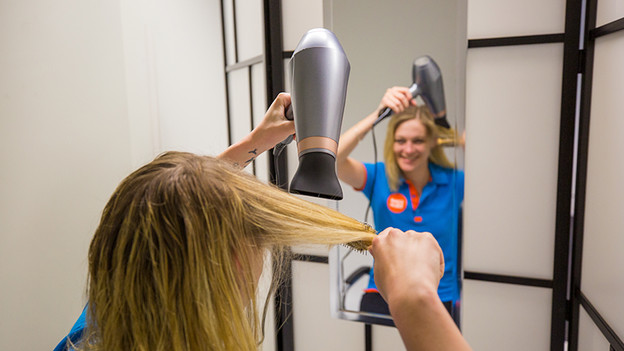 Se coiffer avec le Remington AC8820