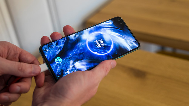 Charger smartphone OnePlus