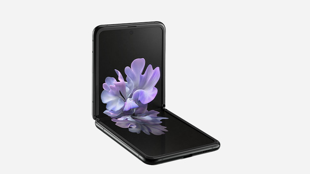 Z Flip: horizontal fold, easy to carry with you