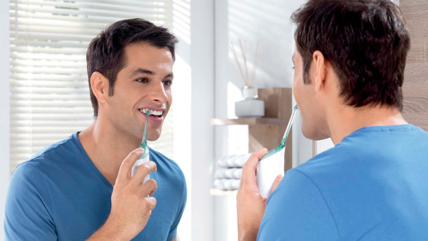 Un nettoyage interdentaire avec AirFloss