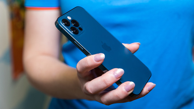 Côtés brillants et aplatis