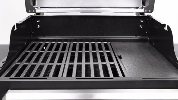 Cleaning burners in a gas barbecue