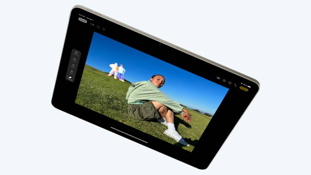 Remove photos in the background iPad