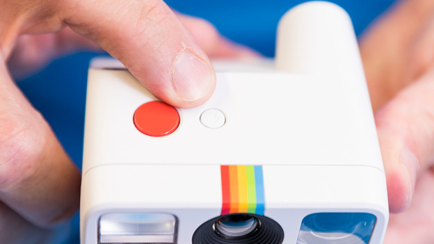 Polaroid Go: photos with dual lighting