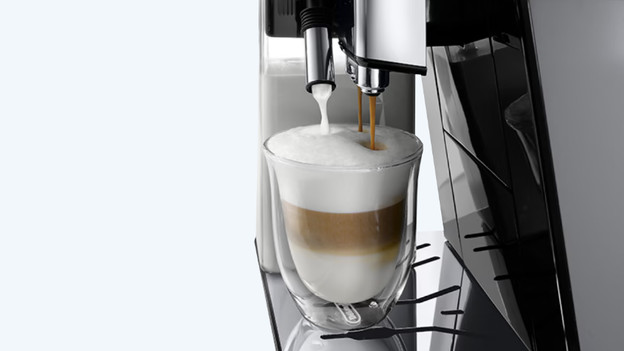 Latte macchiato from a De'Longhi fully automatic machine