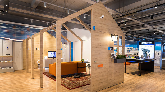 View smart lighting in the store