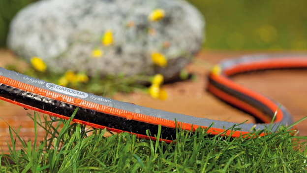 Tuyau d'arrosage standard : indéformable et pas extensible