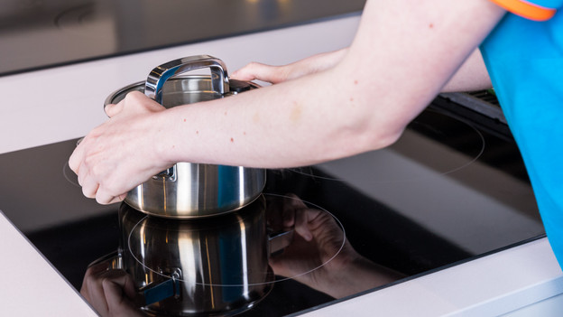 Déplacer une poêle ou casserole