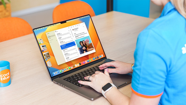 Stage Manager macOS Ventura on the MacBook Pro 2023