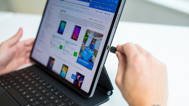 iPad Air charger with USB-C cable