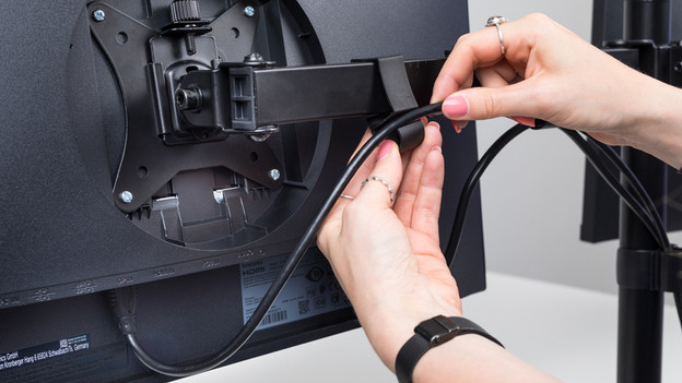 Cachez soigneusement vos câbles via les clips