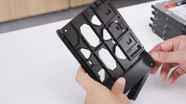 schijven installeren UGREEN NAS