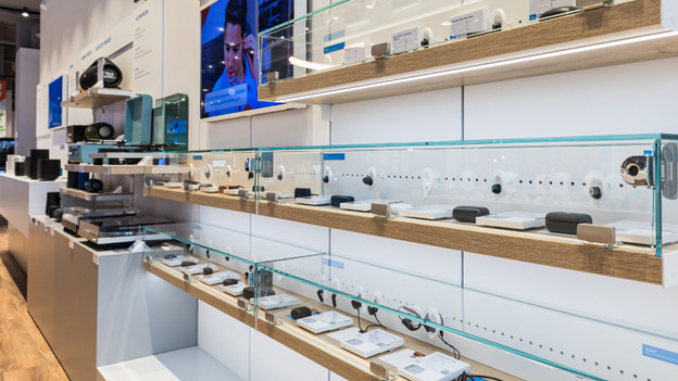 Try earbuds in the Coolblue store