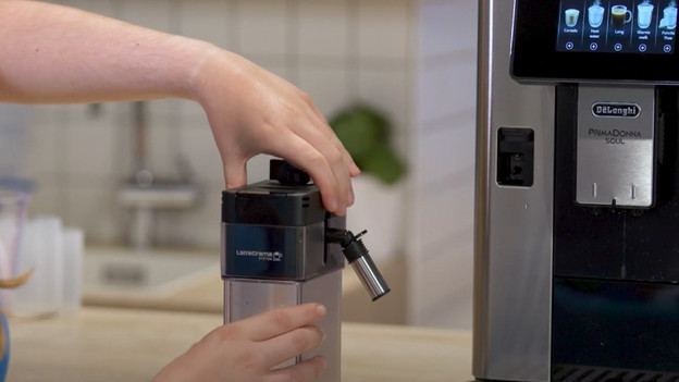 Haal het melkreservoir uit elkaar